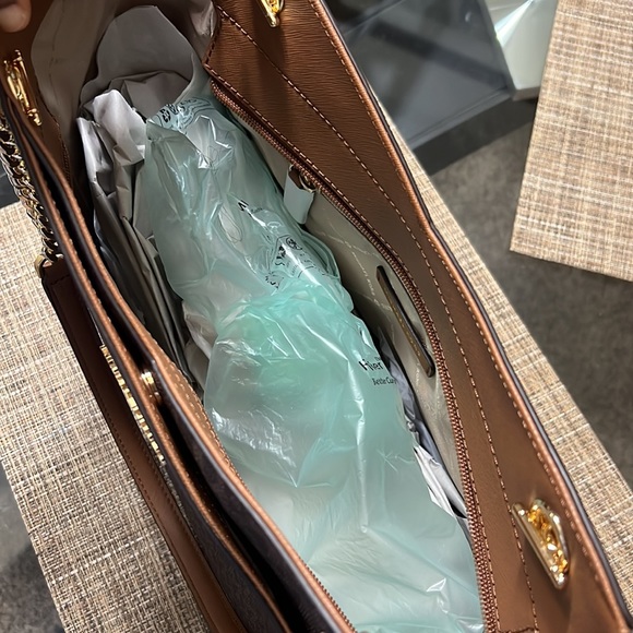 MICHEAL KORS bag - Picture 4 of 7